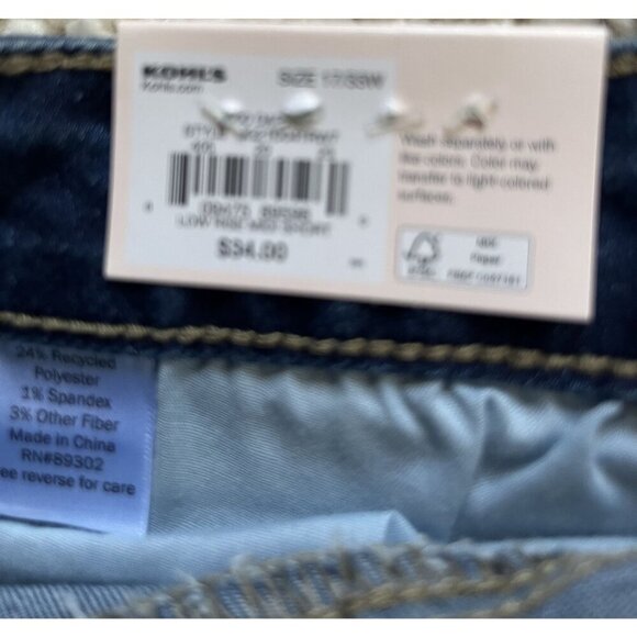 SO NWT Midi Denim Shorts Size 17 33 Waist - Picture 4 of 5